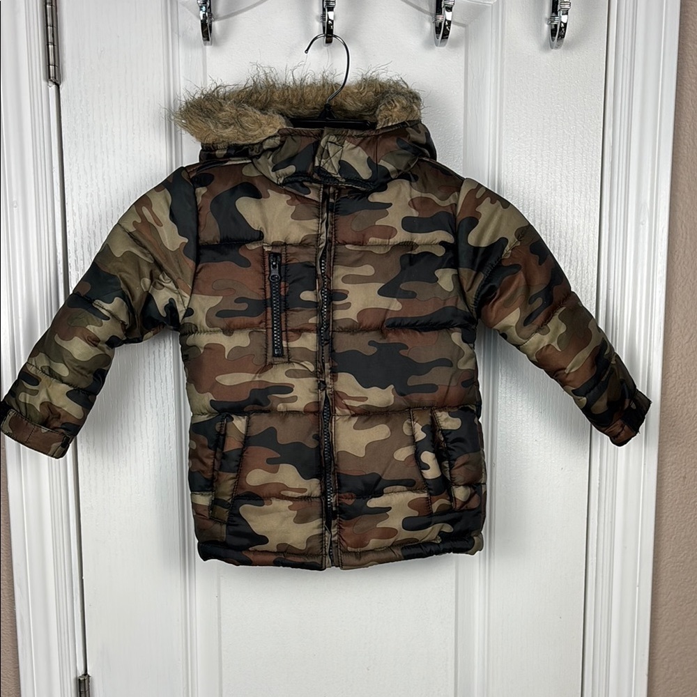 Quad Seven Boys Zip Up‎ Camouflage Puffer Jacket with Fur Hood Size 3T